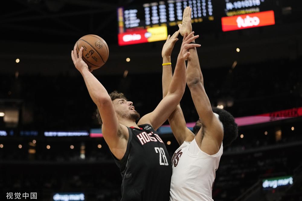 布克31分太阳克爵士回第一 开拓者擒狼止3连败.