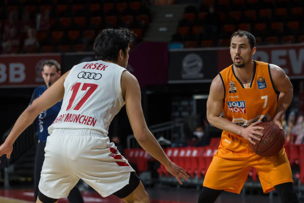 队史123年从未做到❗皇马冲击赛季三冠王，三线都是地狱难度.