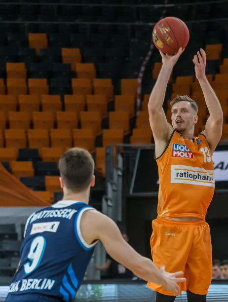 成都蓉城VS山东泰山：周定洋坐镇 韦世豪领衔 费利佩罗慕洛冲锋.