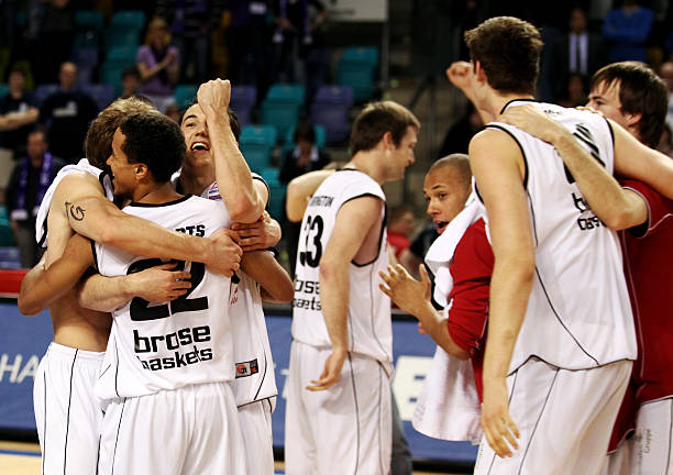 柯洁发视频完成AI任务 在西湖大喊AlphaGo这局不算.