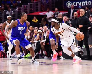 三核发威！里夫斯+东契奇+詹姆斯合砍85分21篮板25助攻.